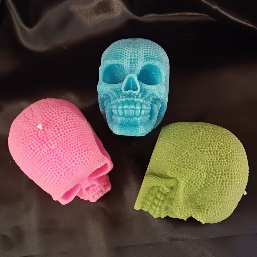 Bougies crâne Le Gardien - Bougie XXL, couleurs Pink Voltage, Blue Buzz et Acid Green, profils et volumes
