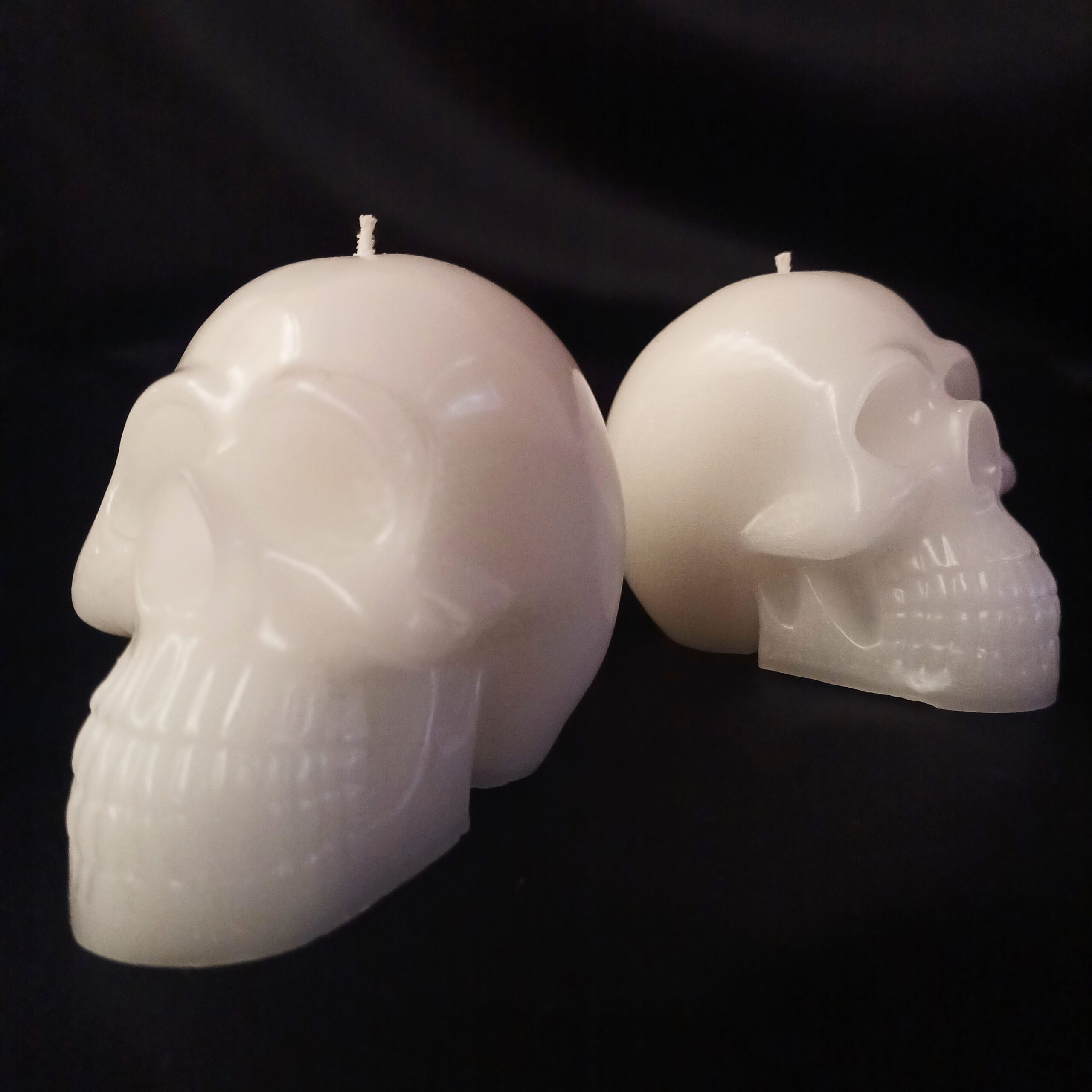 Bougie blanche Tête de mort parfum Calypso coco et citron vert
